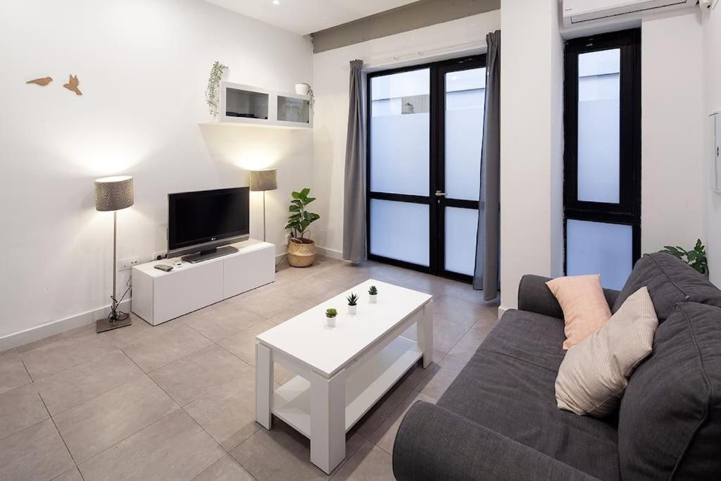 Loft Next To Calle Betis, Area Of Seville-sevillarooms * Séville