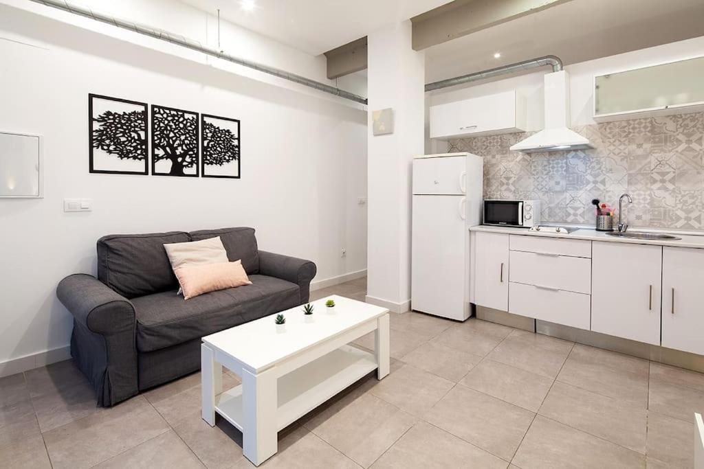 Loft Next To Calle Betis, Area Of Seville-sevillarooms Appartement *