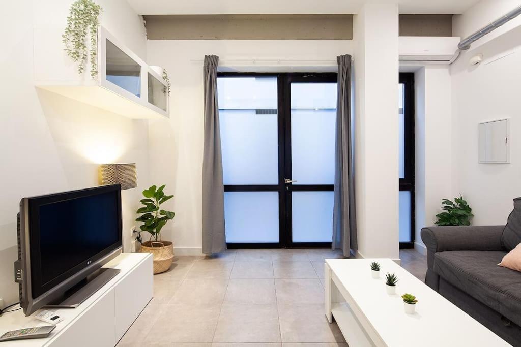 Appartement Loft Next To Calle Betis, Area Of Seville-sevillarooms Séville