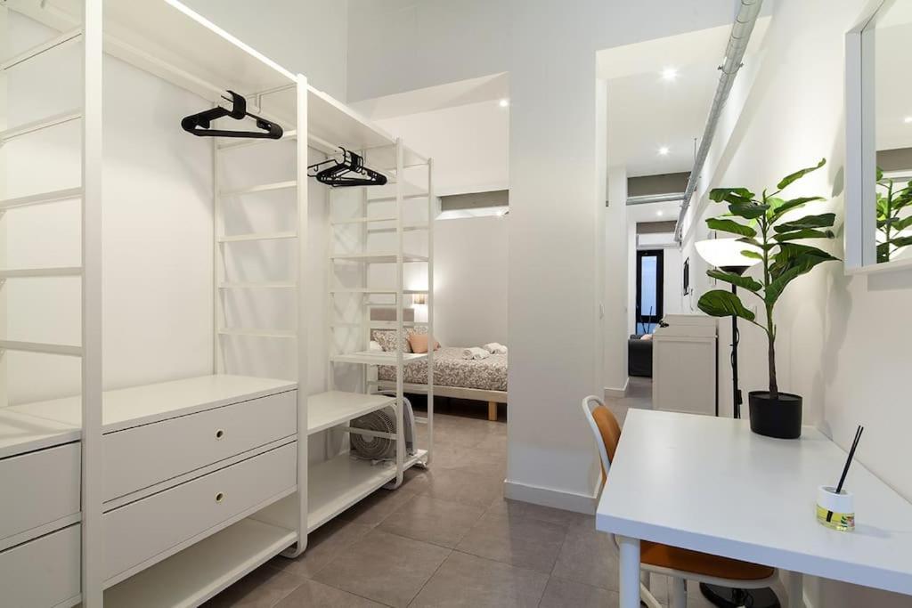 Loft Next To Calle Betis, Area Of Seville-sevillarooms Appartement